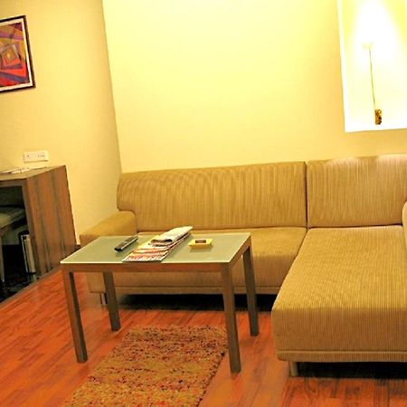 Hotel Studio Estique Poona Buitenkant foto
