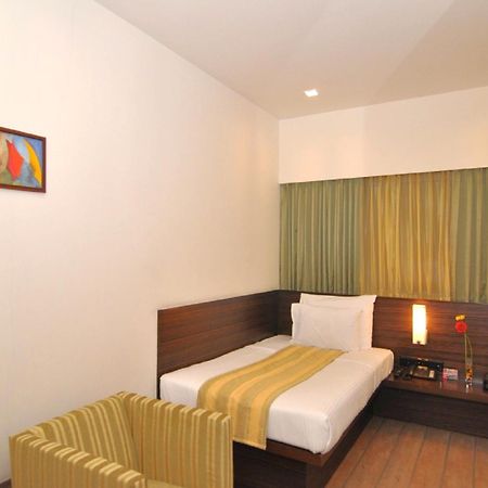 Hotel Studio Estique Poona Buitenkant foto