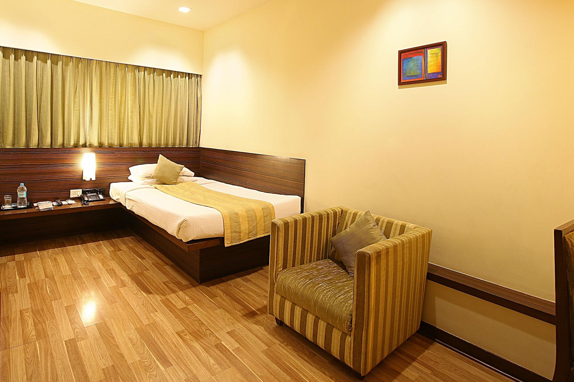 Hotel Studio Estique Poona Buitenkant foto