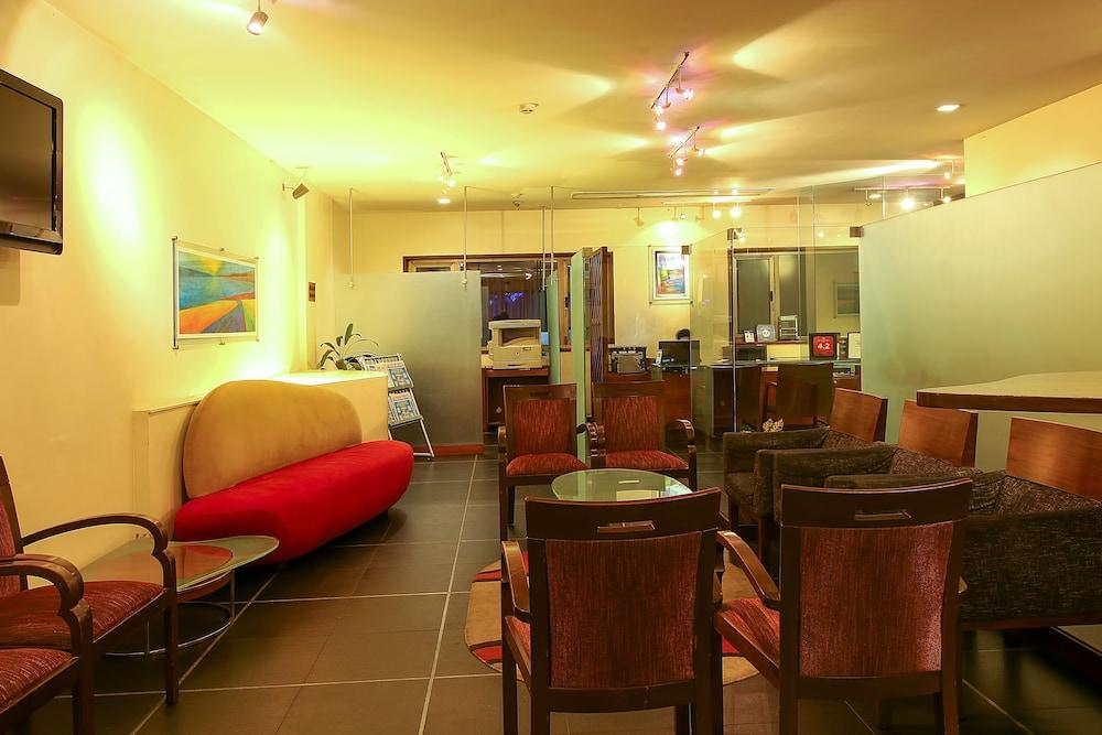 Hotel Studio Estique Poona Buitenkant foto