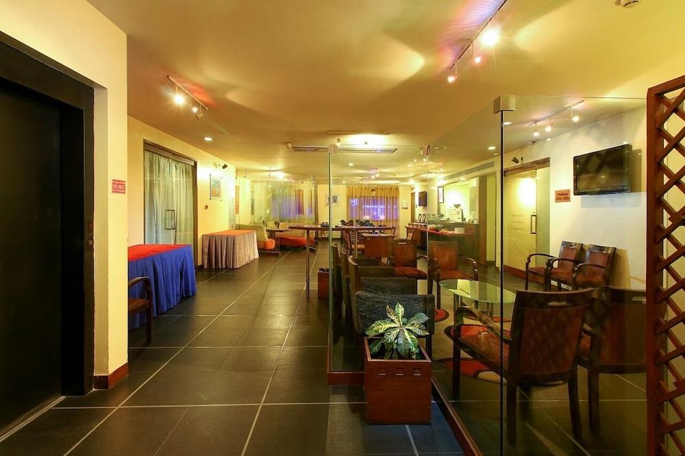 Hotel Studio Estique Poona Buitenkant foto
