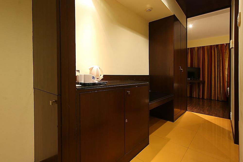 Hotel Studio Estique Poona Buitenkant foto