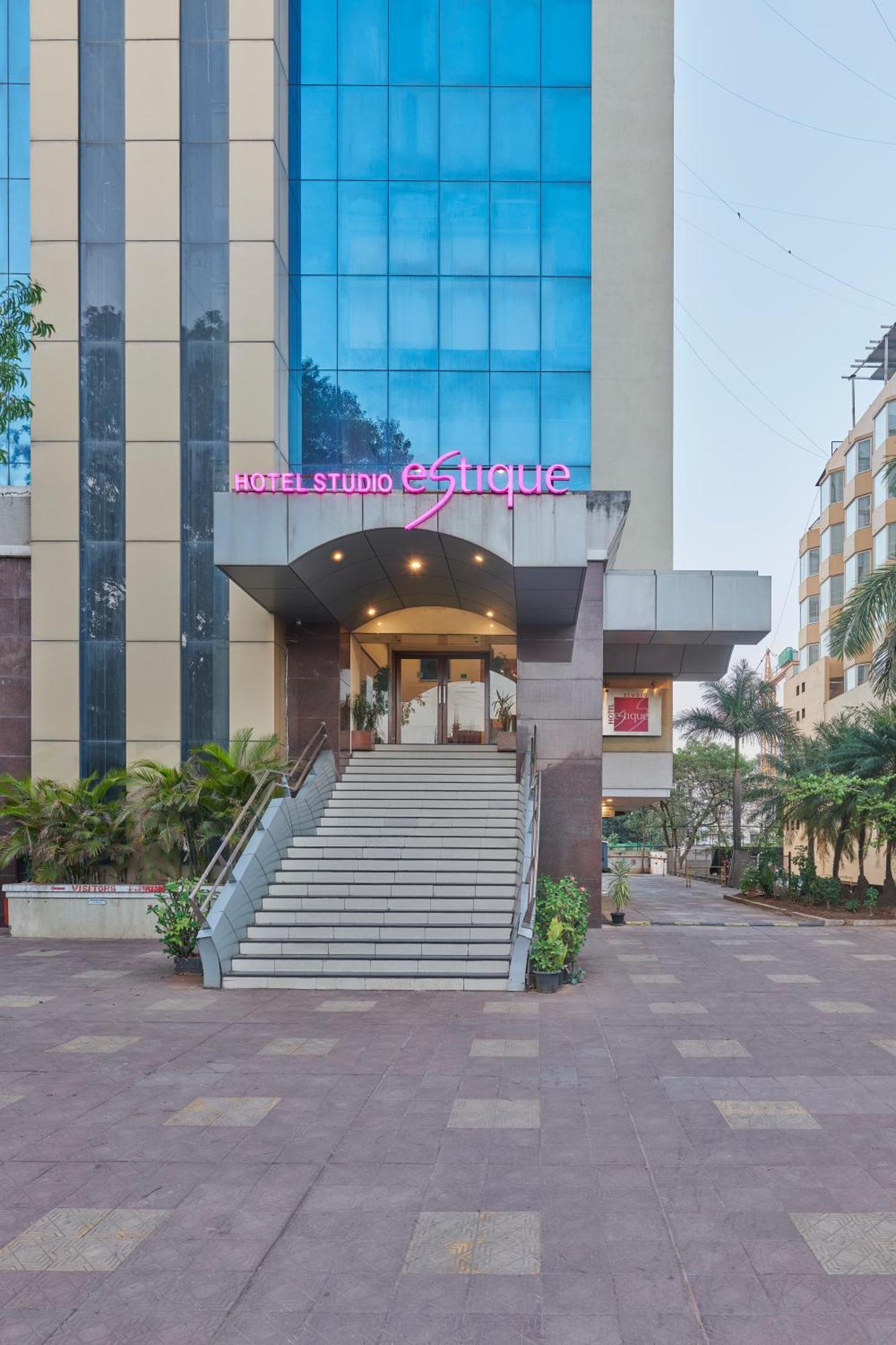 Hotel Studio Estique Poona Buitenkant foto
